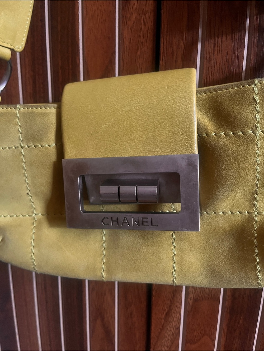 CHANEL Yellow-Green Suede Quilted Shoulder Bag with Signature Metal Clasp - Picture 2 of 5